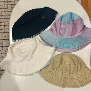 4x Bucket Hats